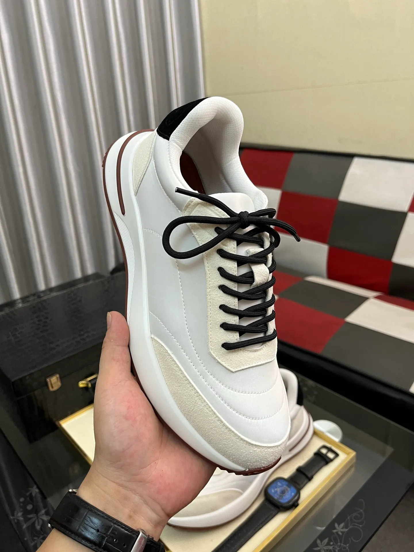 Men's shoes 💰458⌚️⌚️ Loro Pian* Loro Pian* casual shoes are made of cowhide frosted cowhide. Unique texture, simple and elegant, in line with Asian shoe lasts. Almond toe bar, apron style toe, drum-stitched upper. Same color stitching details. Slip-on style for easy on and off. Original color full cowhide lining. The insole is decorated with the 🈶️ brand logo. The original open-molded TPU raw rubber outsole. The soft rubber sole has super grip performance. Comfortable and casual style. You can create 🉑casual🉑formal urban style at will!  Code number: 38-44